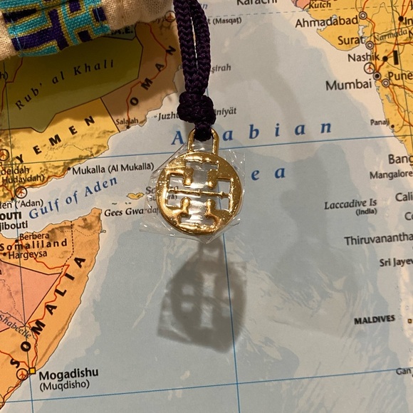 Louis Vuitton, Tory Burch duster bags - Picture 6 of 10